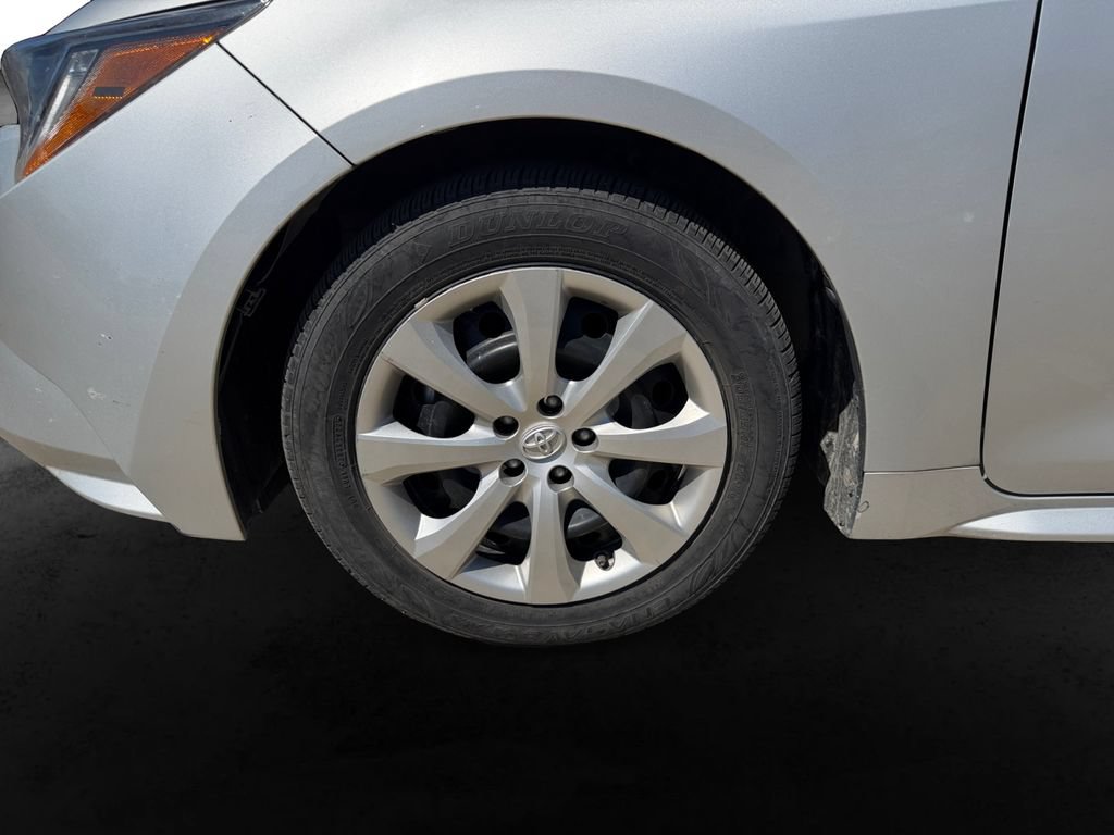 Used 2025 Toyota Corolla LE FWD image 9