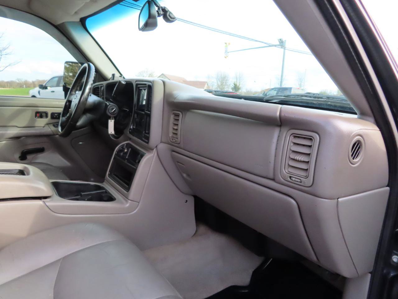 Used 2005 Chevrolet Silverado 2500 LT w/ Heavy-Duty Power Package image 49