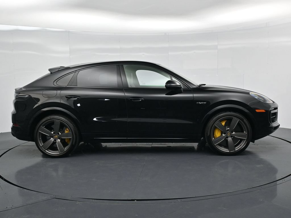 Certified 2023 Porsche Cayenne Turbo S AWD/4WD image 8