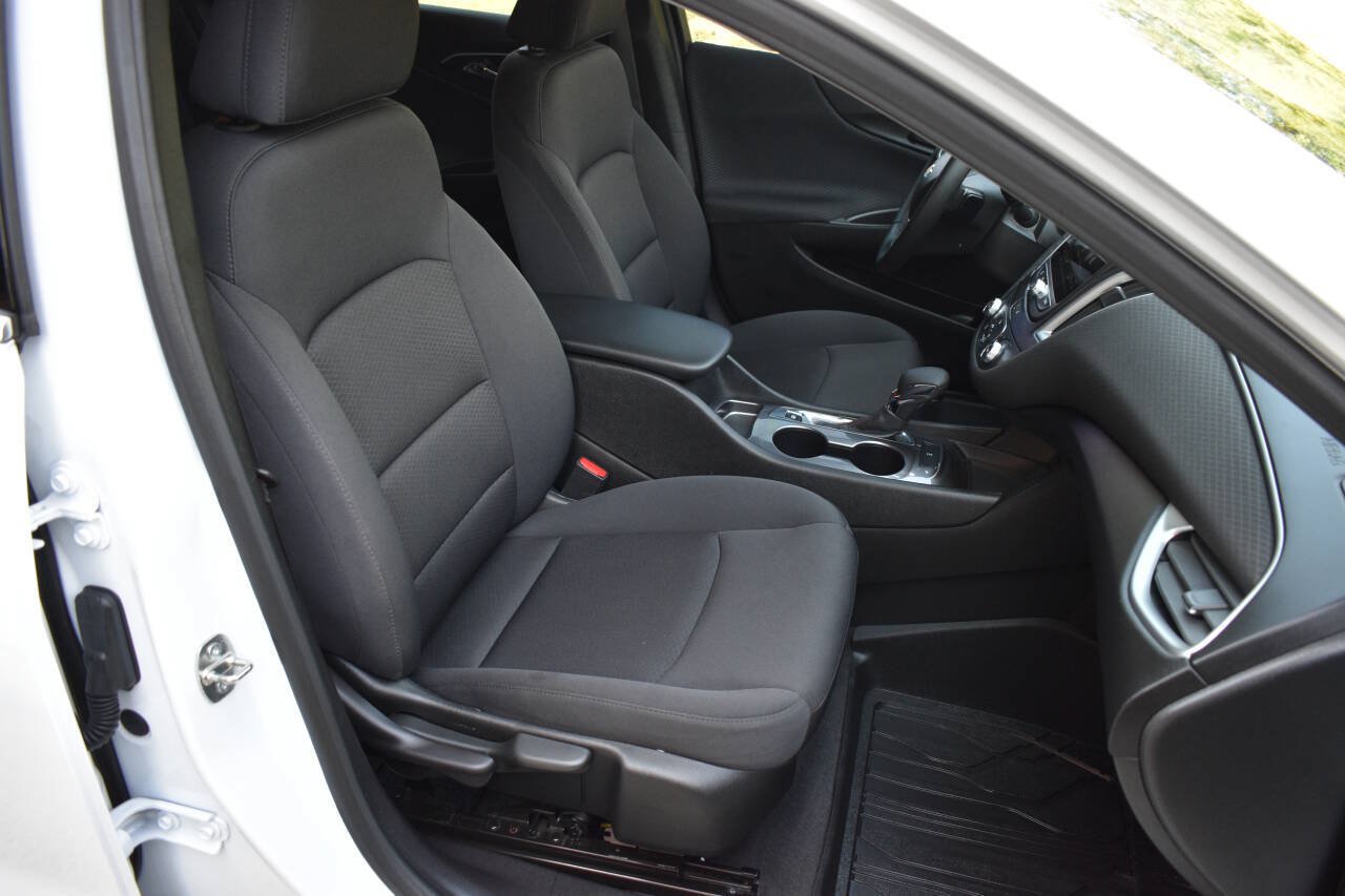 Used 2023 Chevrolet Malibu RS FWD image 18