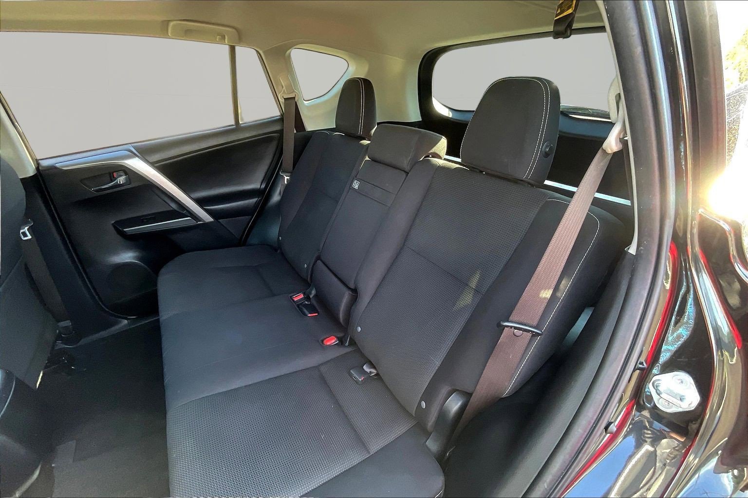 Used 2017 Toyota RAV4 XLE w/ All Weather Liner Package AWD/4WD image 21