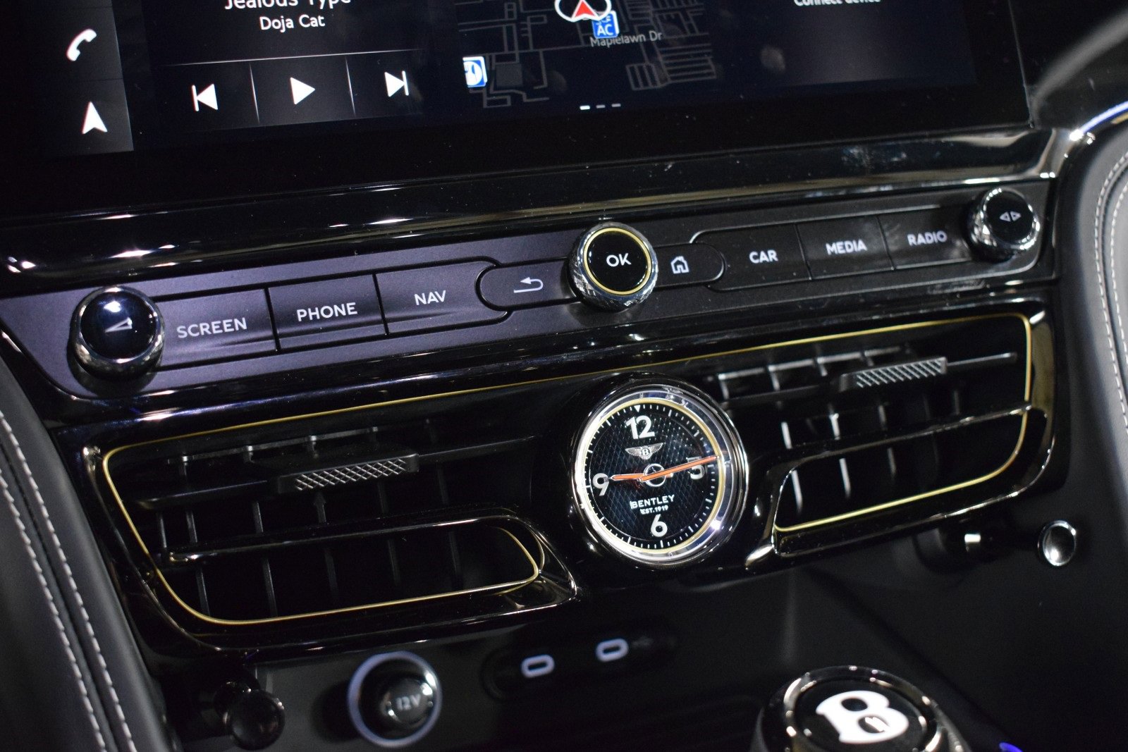 New 2026 Bentley Flying Spur Plug-In Hybrid image 32