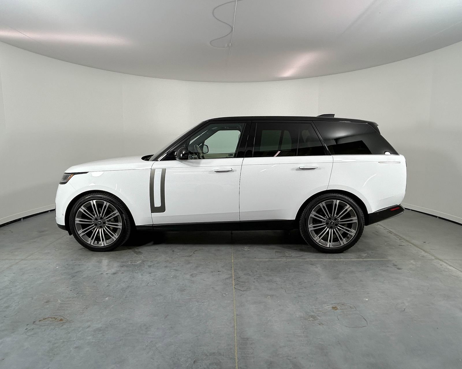 Used 2023 Land Rover Range Rover SE image 8