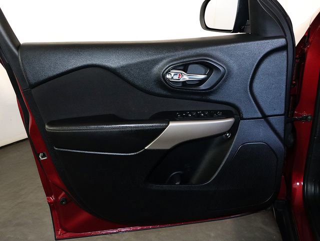 Used 2017 Jeep Cherokee Sport image 22