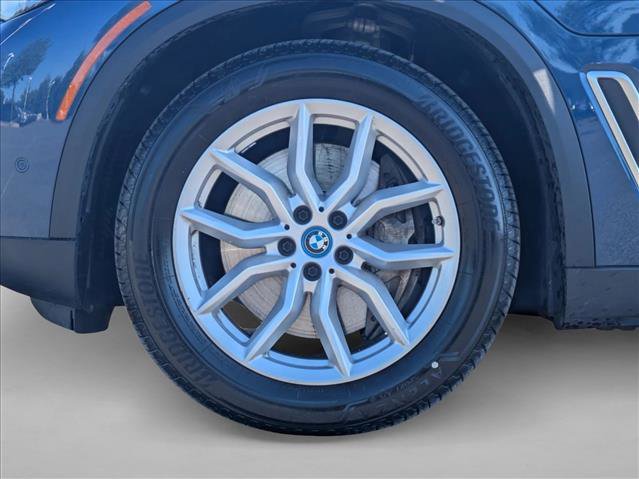 Used 2023 BMW X5 xDrive45e w/ Parking Assistance Package AWD/4WD image 25