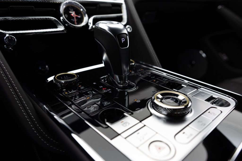 Used 2025 Bentley Flying Spur Plug-In Hybrid image 16