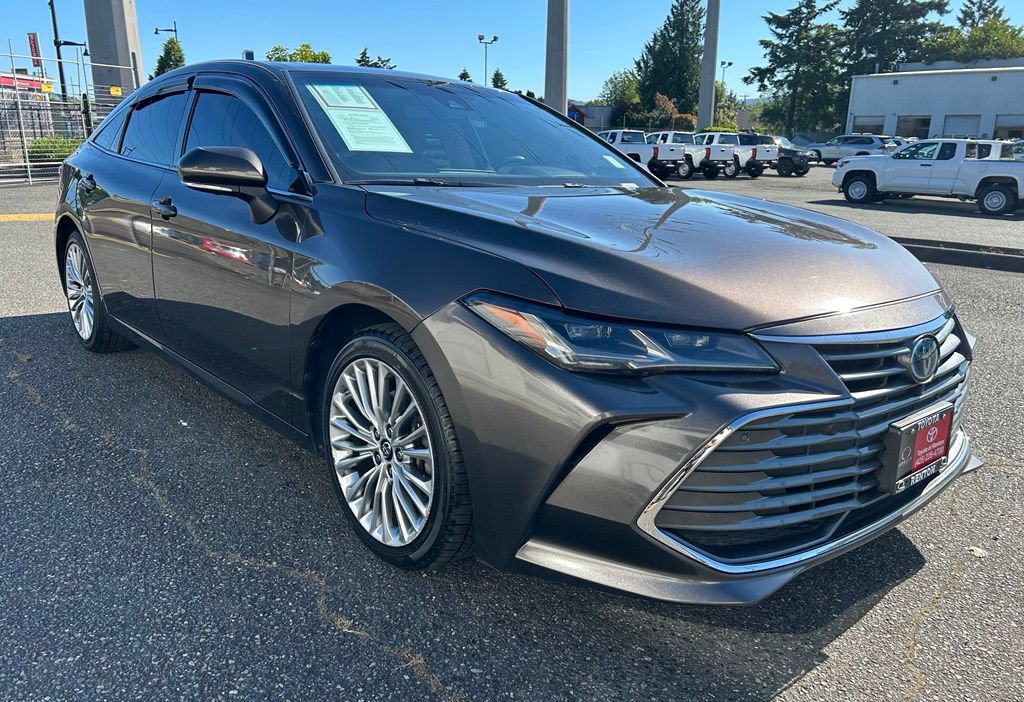 Certified 2019 Toyota Avalon Limited w/ Advanced Safety Package FWD image 3