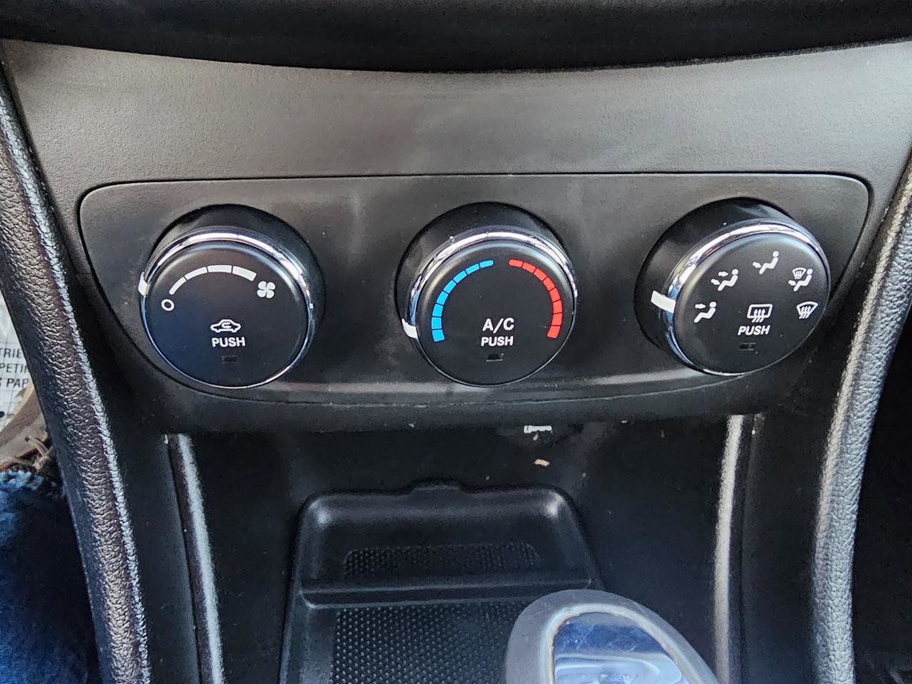 Used 2013 Dodge Avenger SE image 37