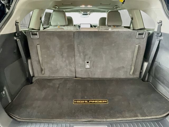 Used 2023 Toyota Highlander Bronze Edition FWD image 27