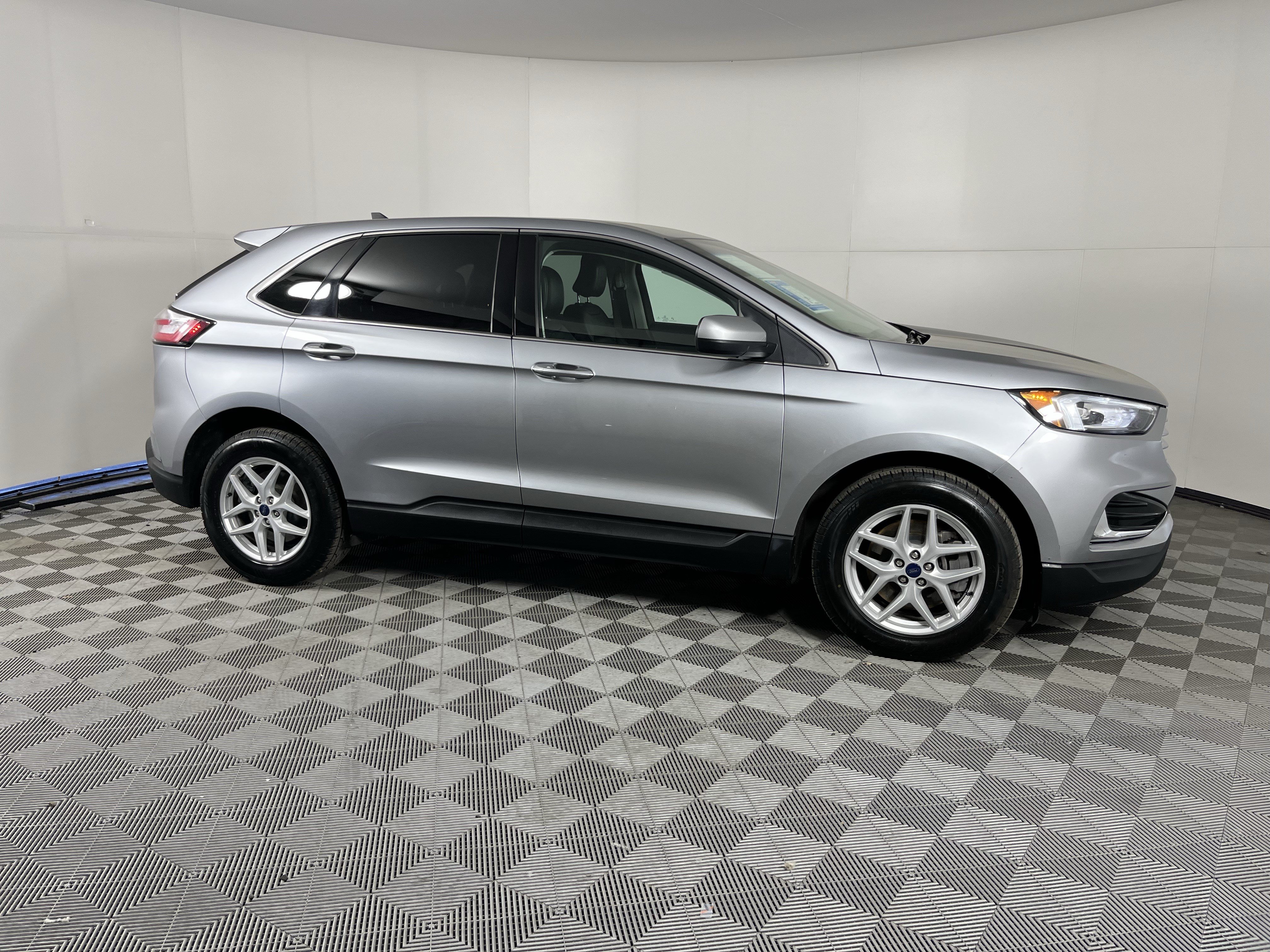 Used 2022 Ford Edge SEL AWD/4WD image 6