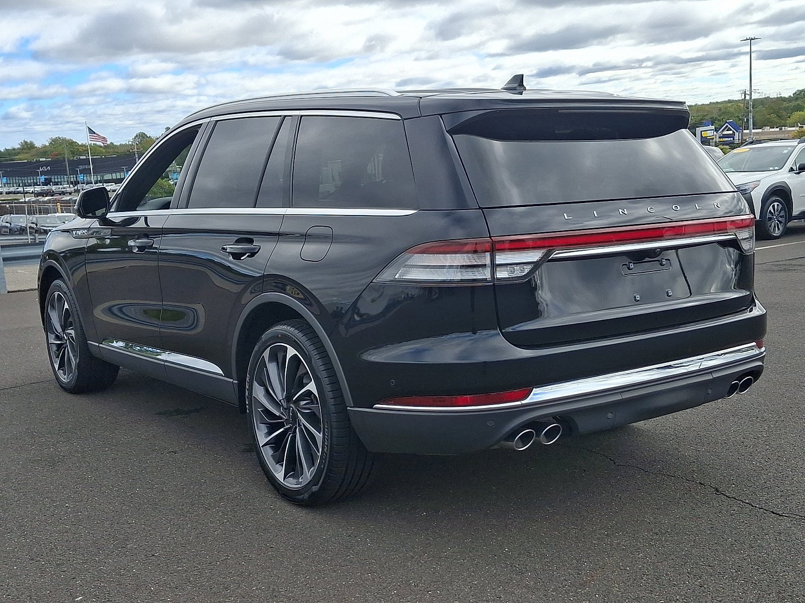 Used 2023 Lincoln Aviator Reserve w/ Equipment Group 201A AWD/4WD image 4