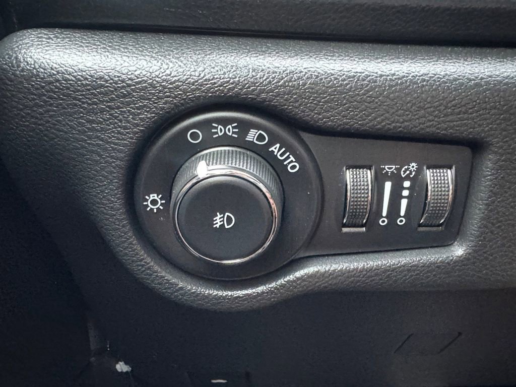 Used 2020 Chrysler Pacifica Touring-L Plus image 20