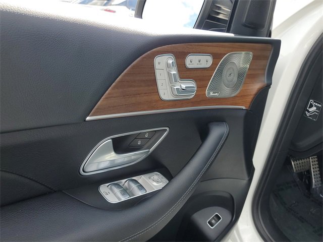 Used 2025 Mercedes-Benz GLS 450 4MATIC image 13