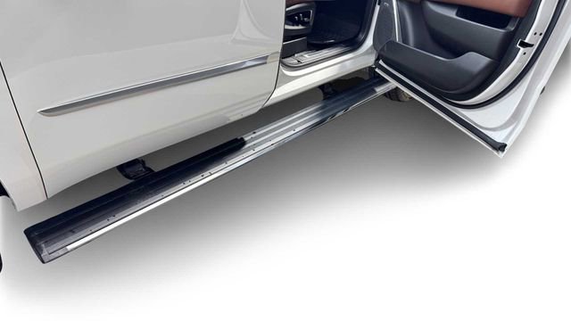 Used 2018 Cadillac Escalade ESV Premium Luxury image 11