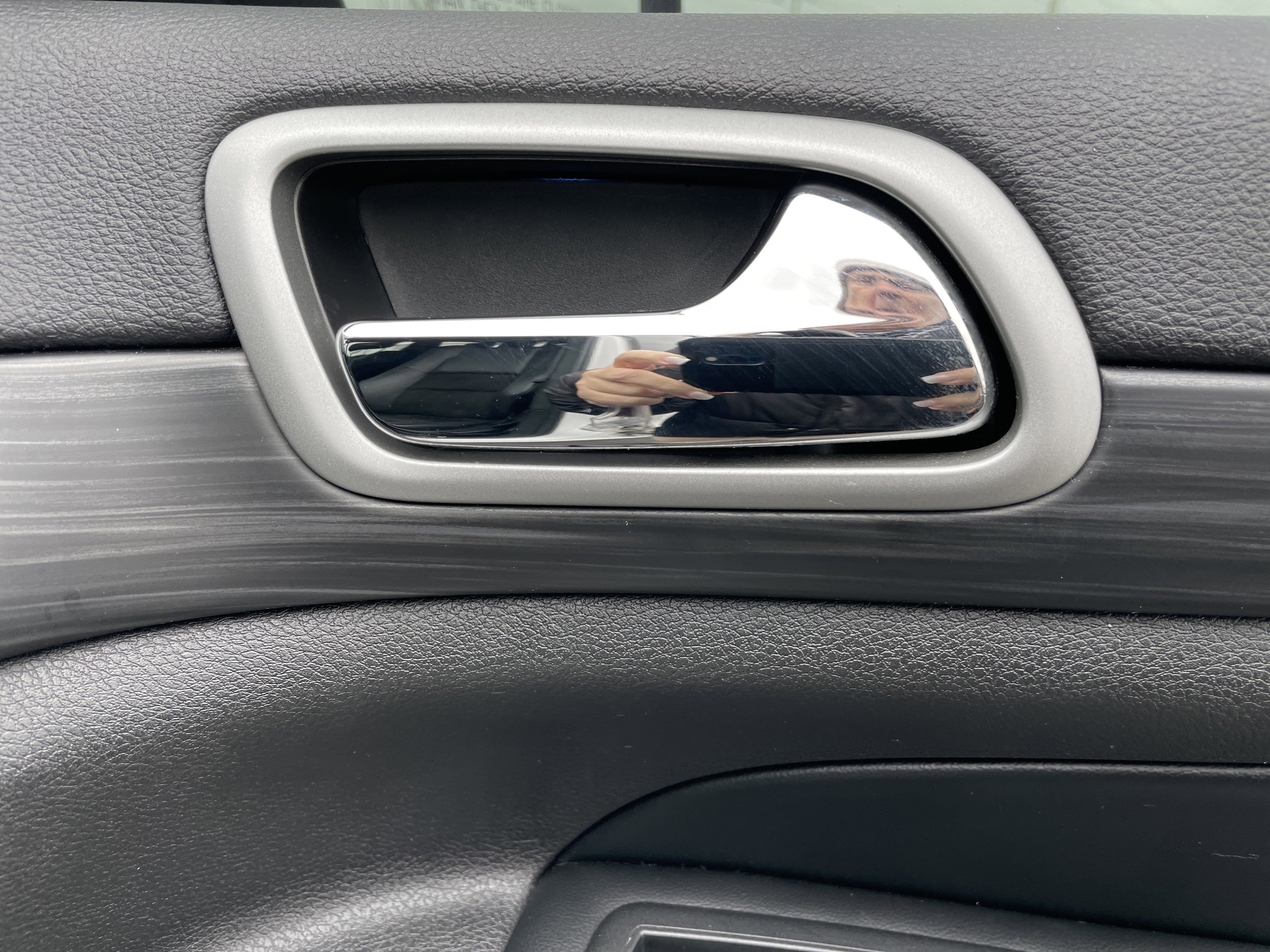 Used 2020 Jeep Grand Cherokee Altitude image 12