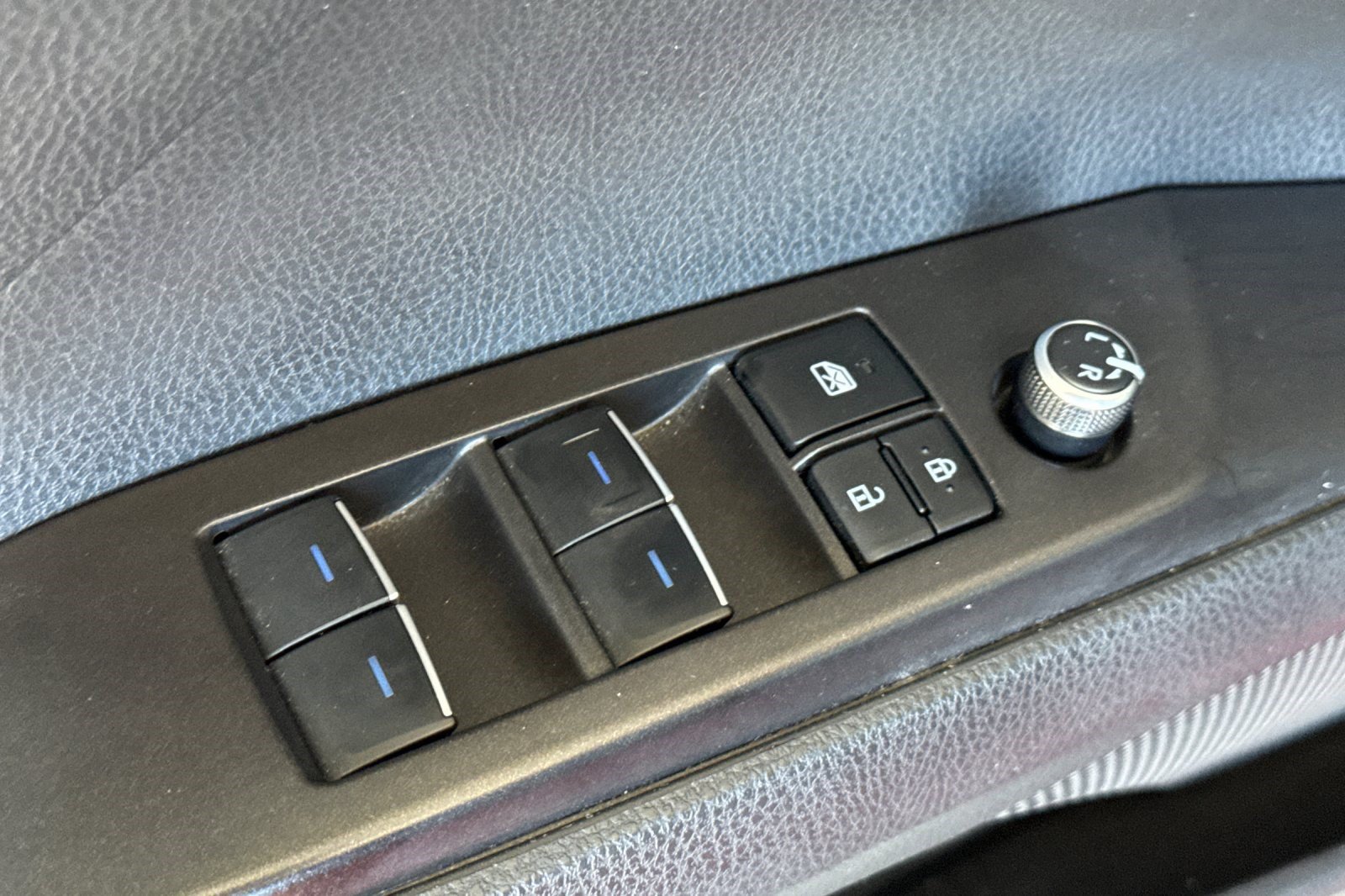 Used 2023 Toyota Camry XSE FWD image 13