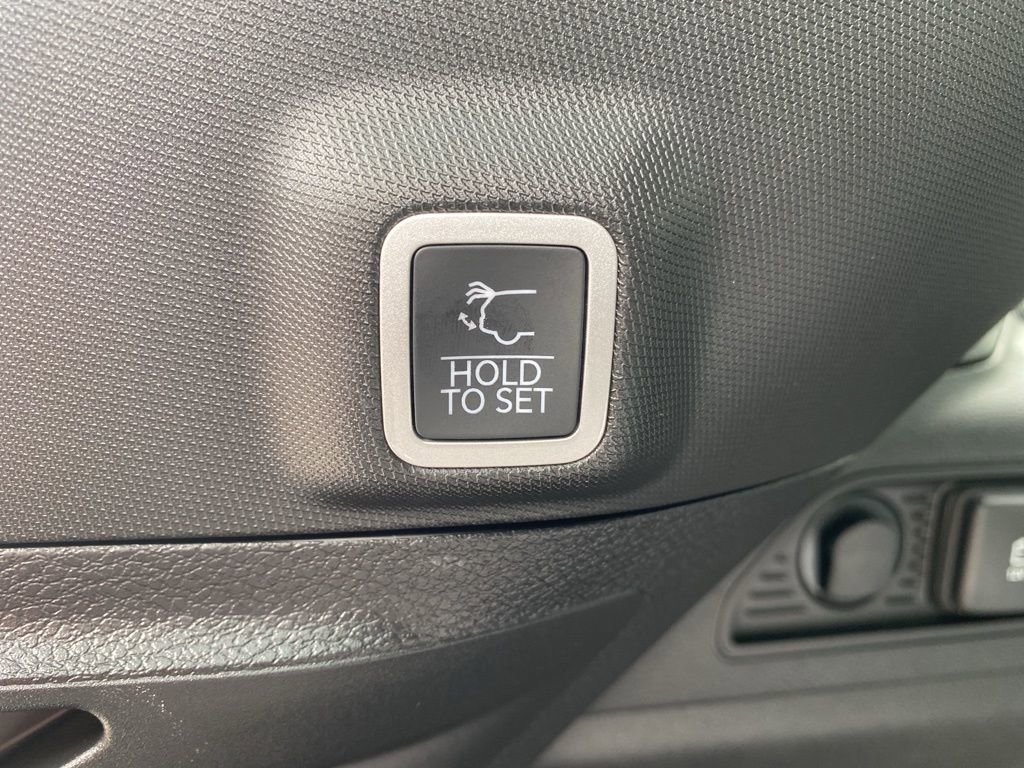 New 2025 Jeep Grand Cherokee Limited w/ Black Appearance Package image 18