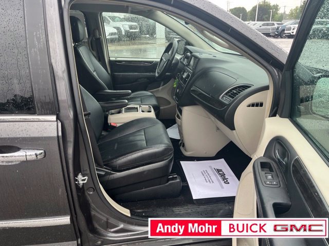 Used 2016 Chrysler Town & Country Touring w/ Driver Convenience Group FWD image 46