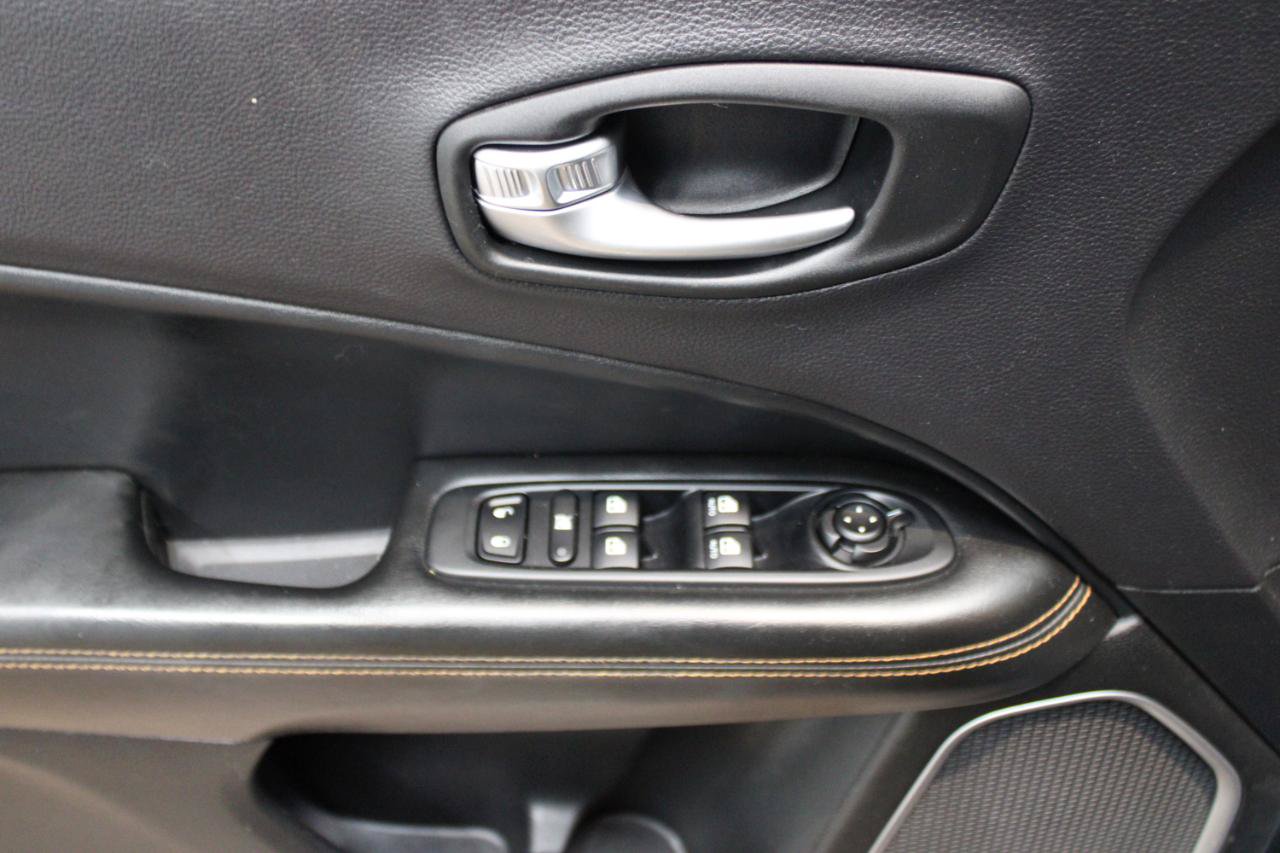 Used 2017 Jeep Compass Limited AWD/4WD image 14