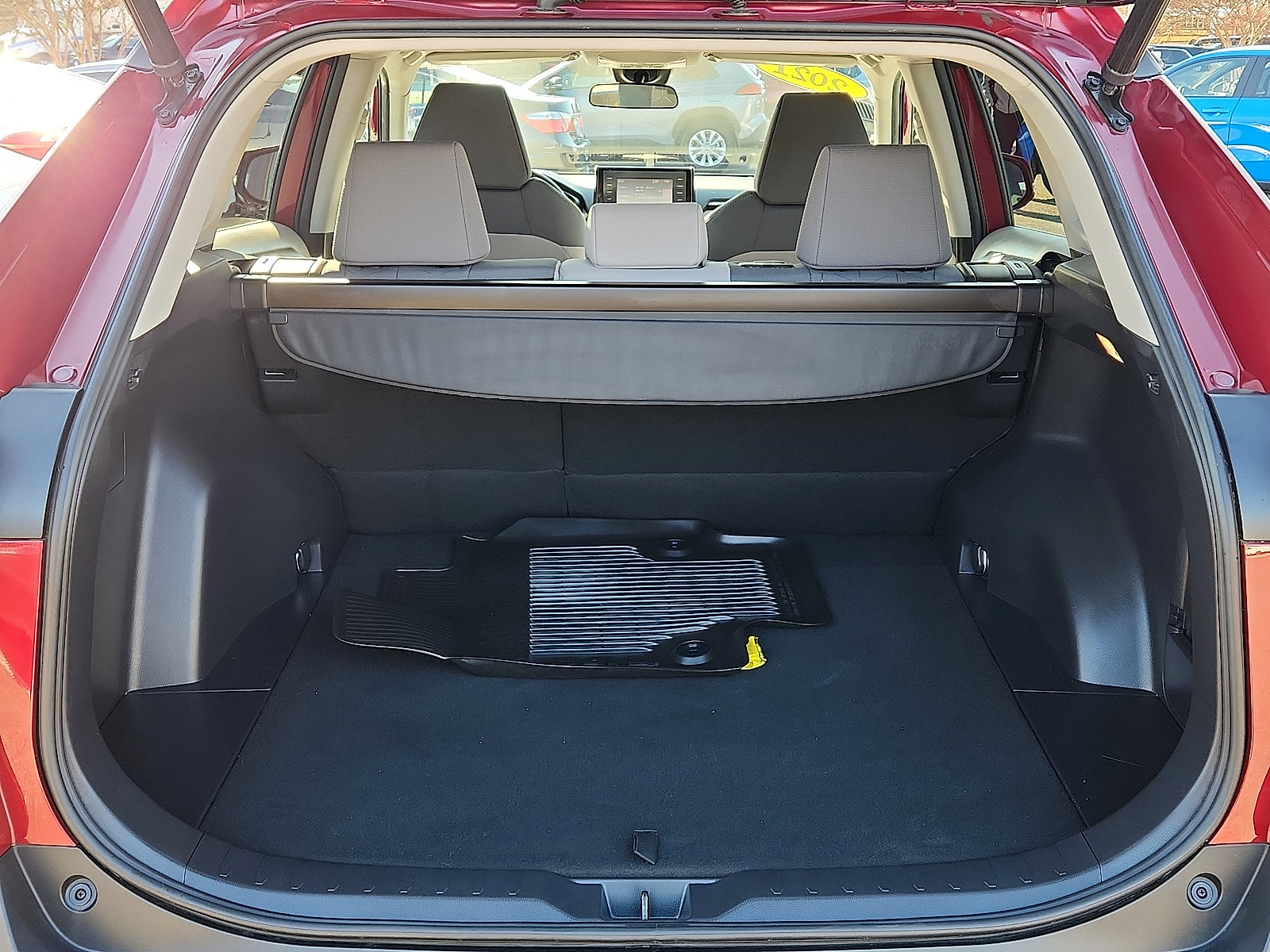 Used 2021 Toyota RAV4 XLE image 28