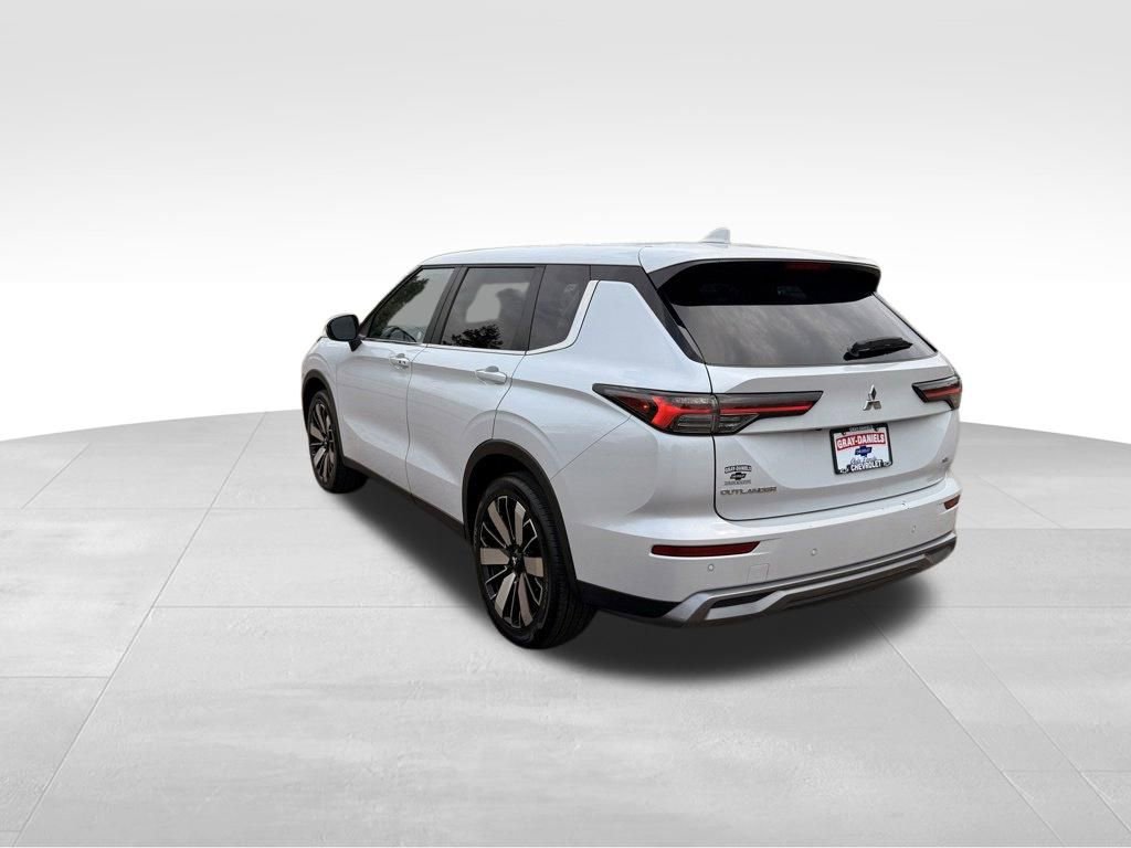 Used 2025 Mitsubishi Outlander SE FWD image 5