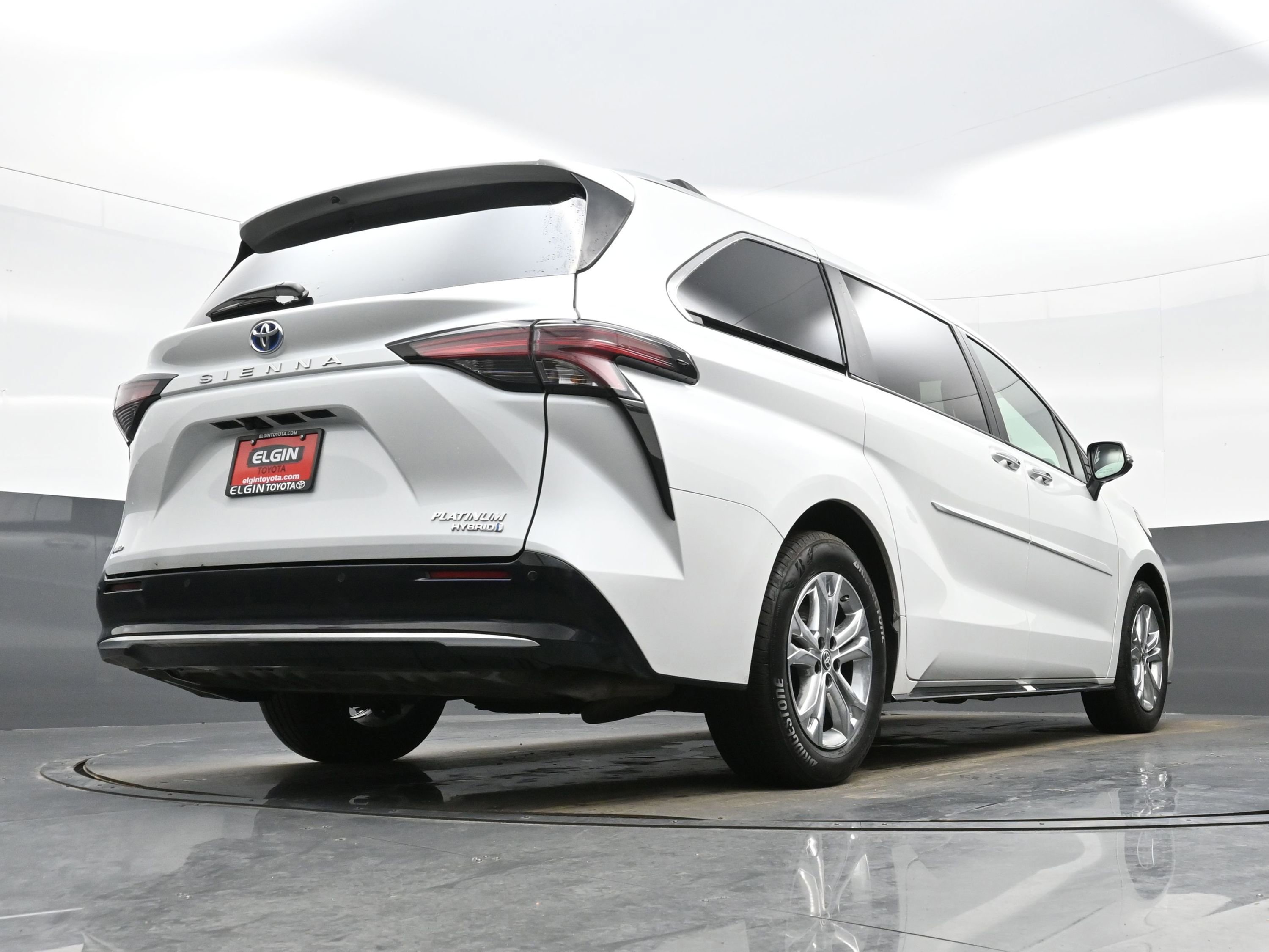 Used 2024 Toyota Sienna Platinum image 32
