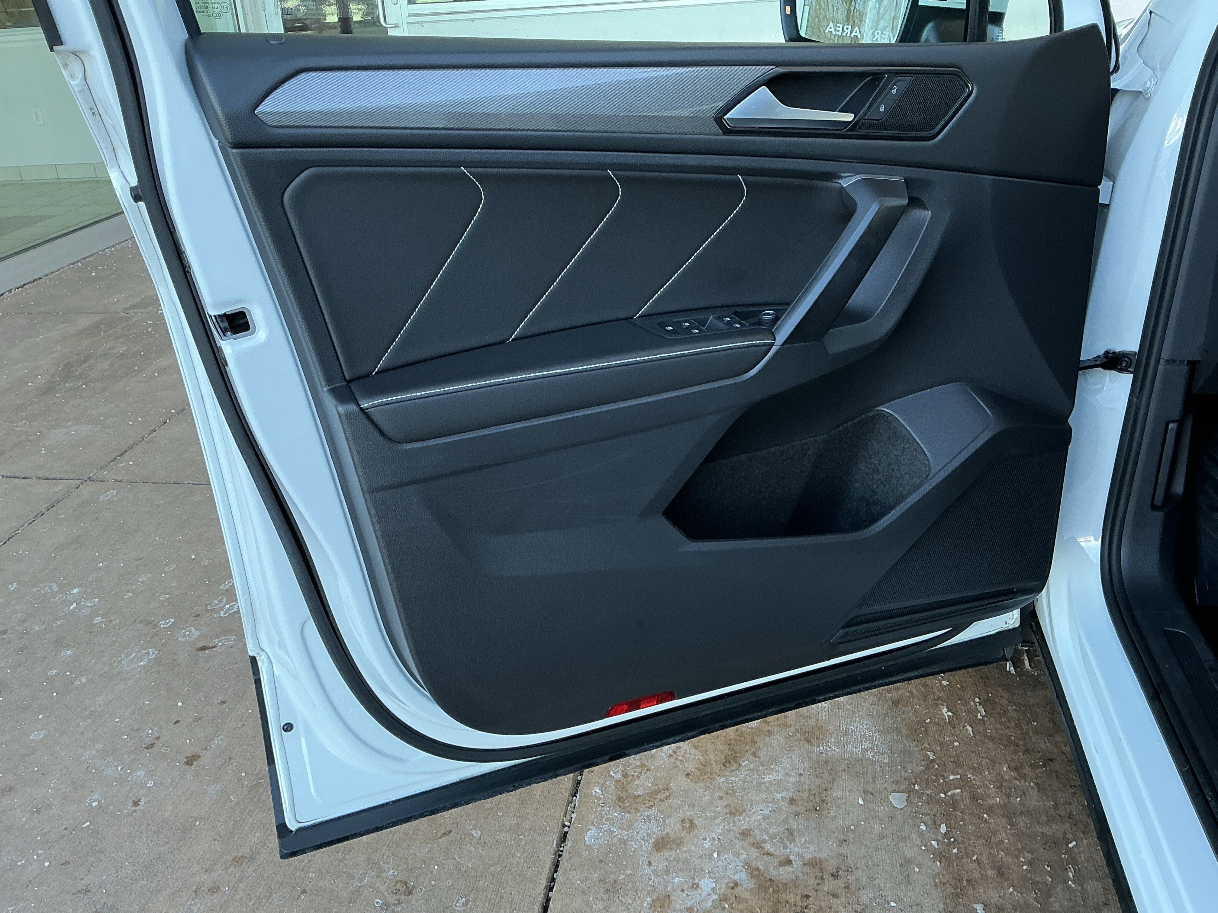 Used 2023 Volkswagen Tiguan SE image 14