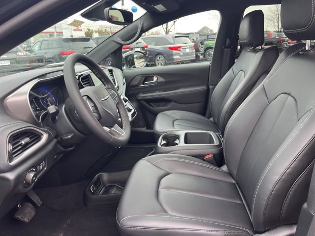 New 2026 Chrysler Pacifica Select image 7