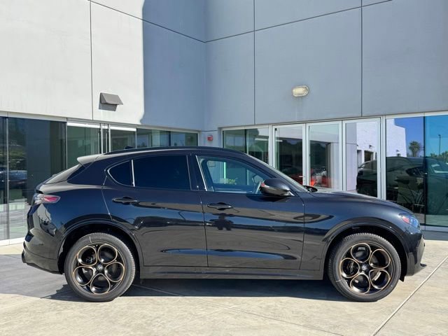 New 2025 Alfa Romeo Stelvio Sprint image 8
