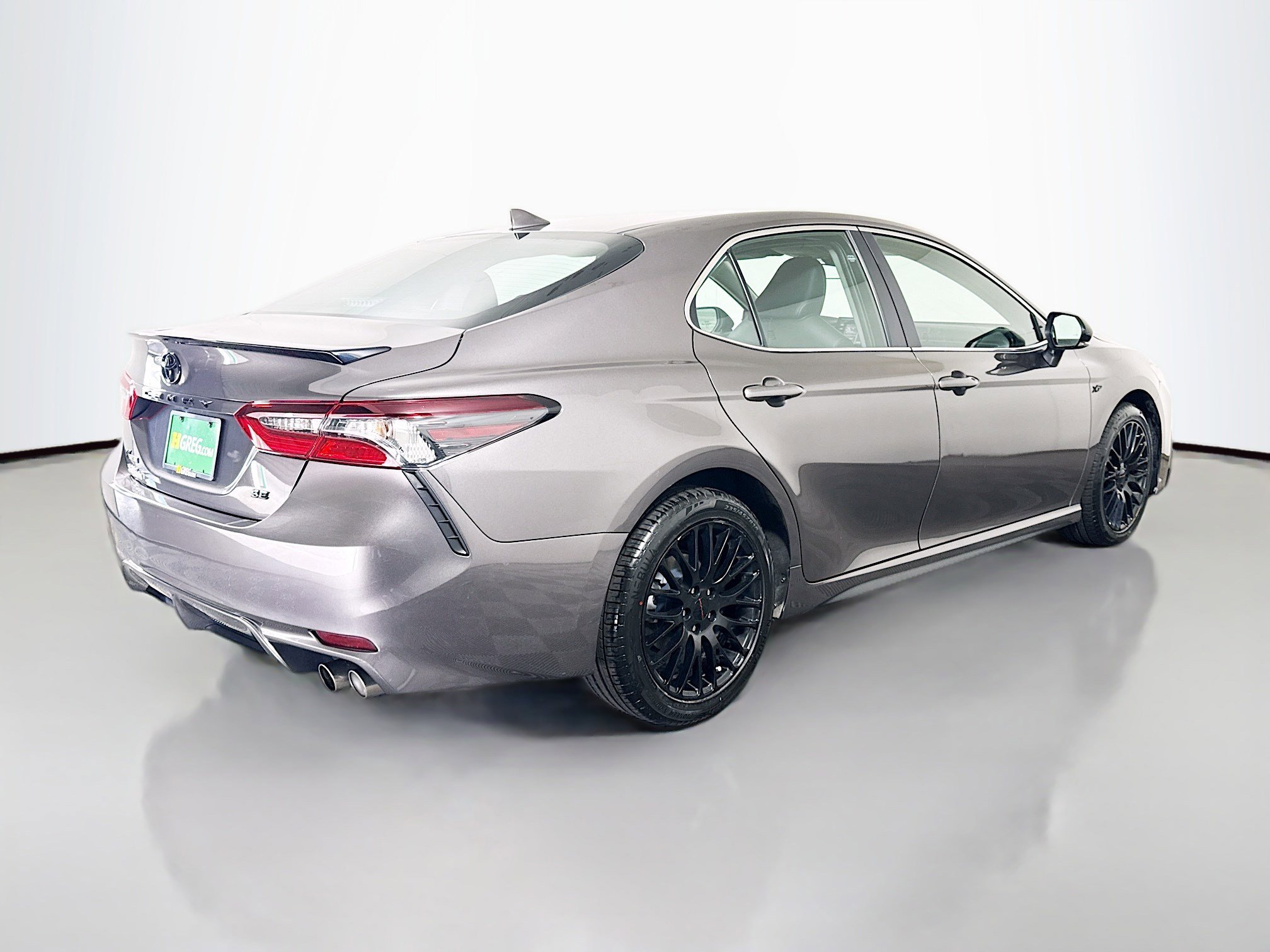 Used 2024 Toyota Camry SE image 10