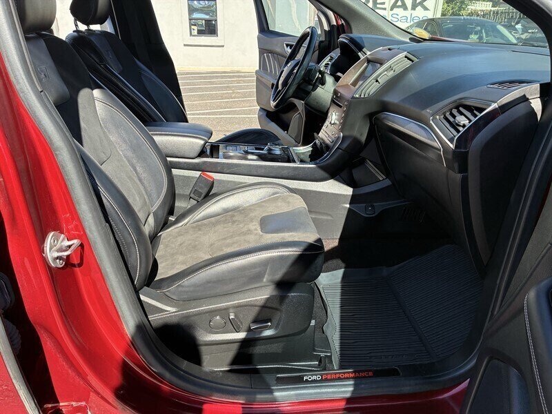 Used 2019 Ford Edge ST w/ Equipment Group 401A AWD/4WD image 12