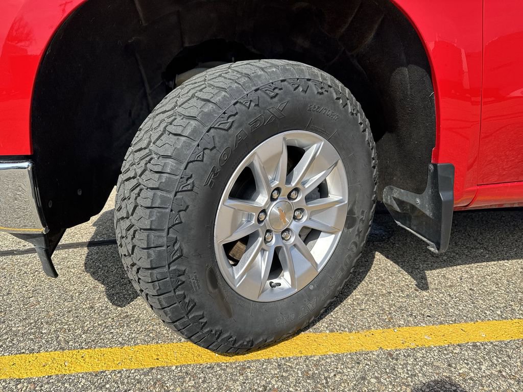 Used 2025 Chevrolet Silverado 1500 LT image 2