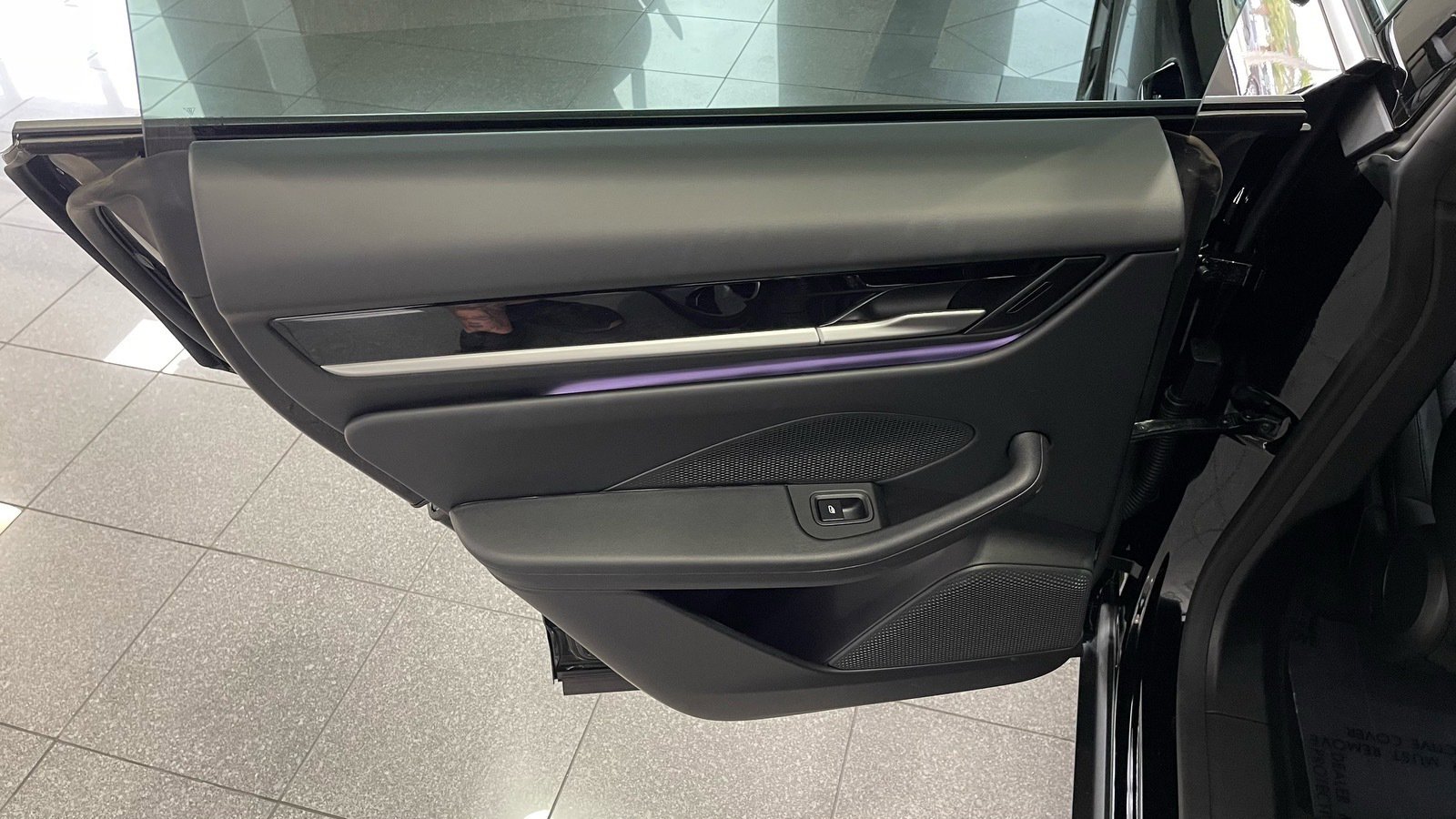 Used 2025 Porsche Macan Electric image 34