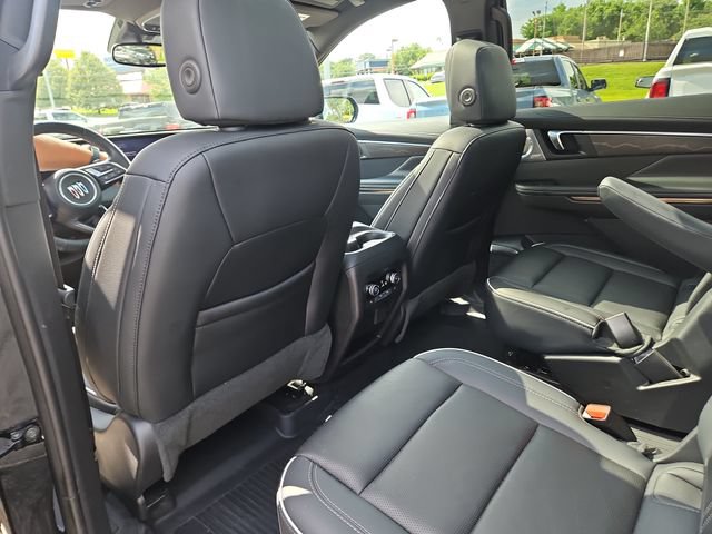 Used 2025 Buick Enclave Avenir AWD/4WD image 14