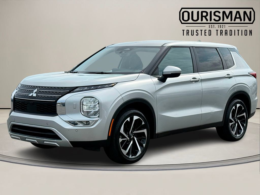 Used 2024 Mitsubishi Outlander SE image 2