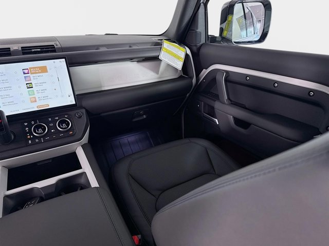 New 2026 Land Rover Defender 130 X-Dynamic SE image 26