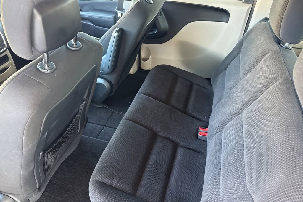 Used 2018 Dodge Grand Caravan SE w/ UConnect Hands-Free Group image 6