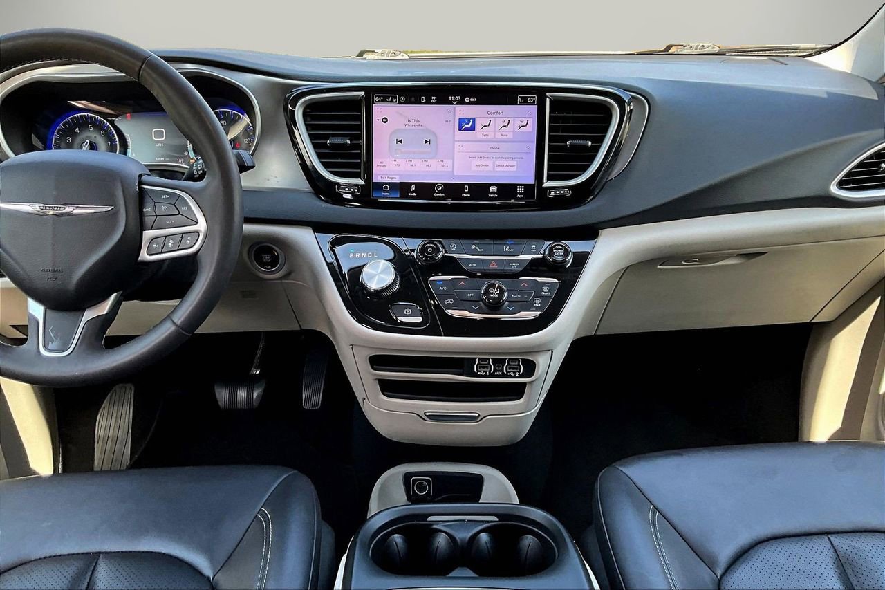 Certified 2024 Chrysler Pacifica Touring-L FWD image 12