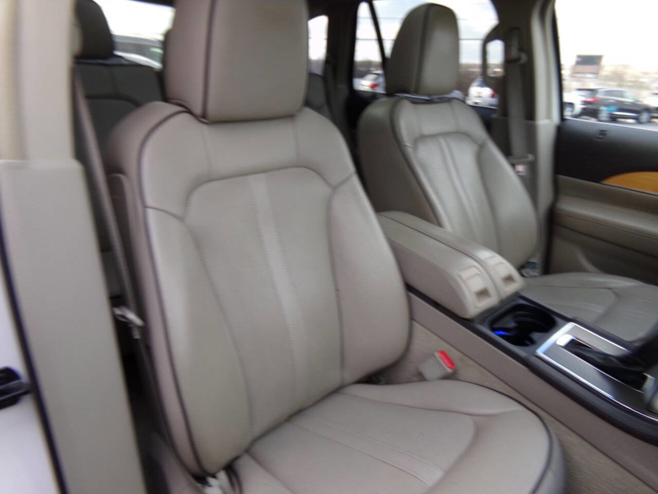 Used 2012 Lincoln MKX FWD image 42