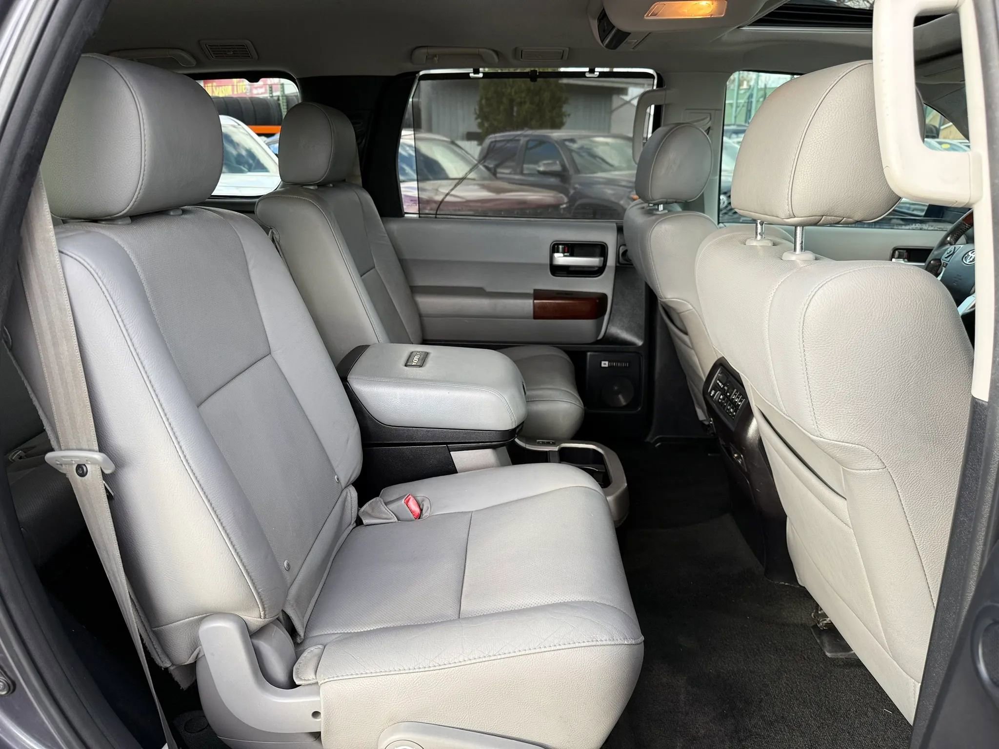 Used 2014 Toyota Sequoia Platinum w/ Preferred Accessory Package AWD/4WD image 20