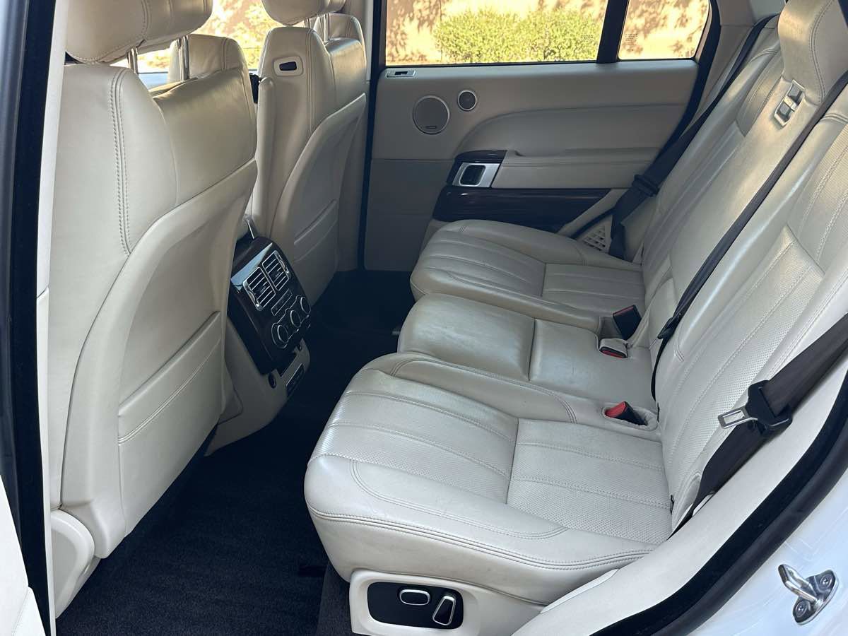 Used 2014 Land Rover Range Rover HSE image 22