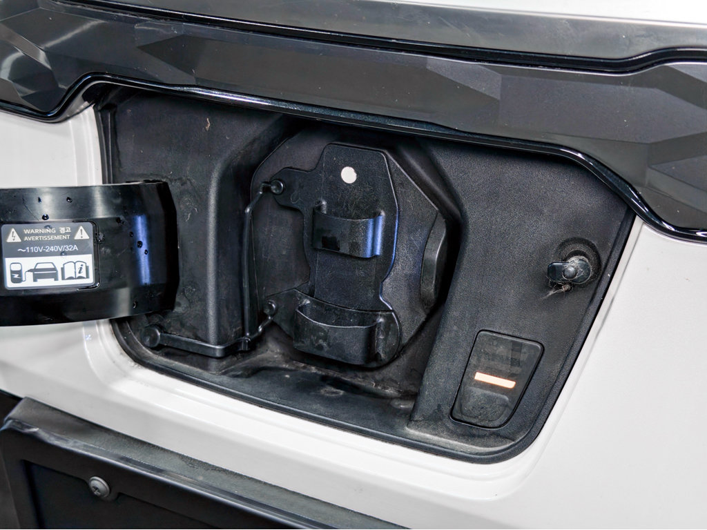 Used 2023 Kia Niro Wave w/ Wave Preserve Package FWD image 5
