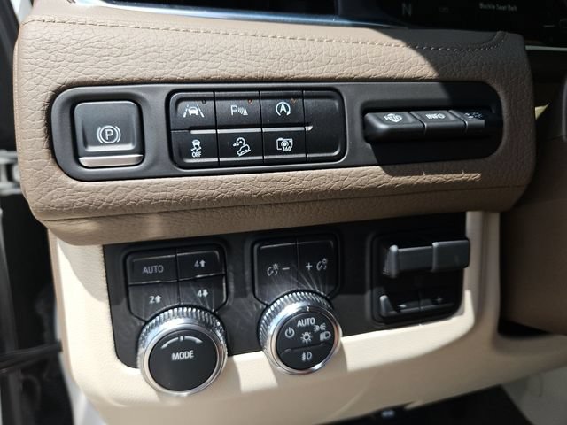 Used 2023 GMC Yukon Denali w/ Max Trailering Package AWD/4WD image 17