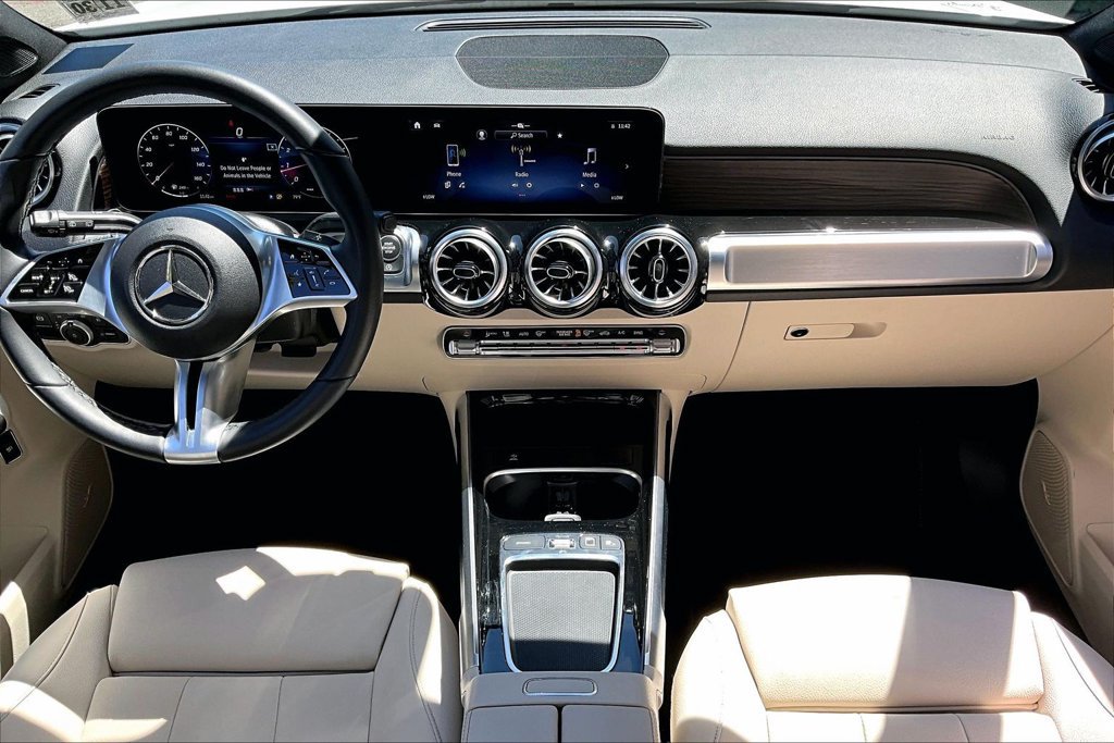 Used 2026 Mercedes-Benz GLB 250 4MATIC image 24