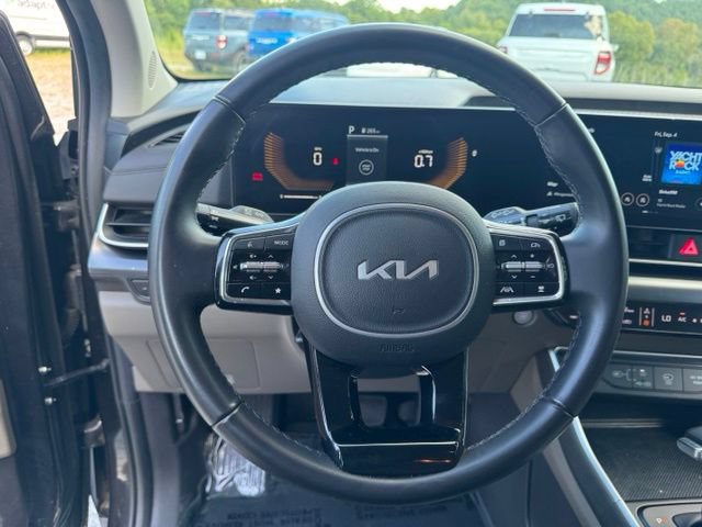 Used 2025 Kia Carnival FWD image 19