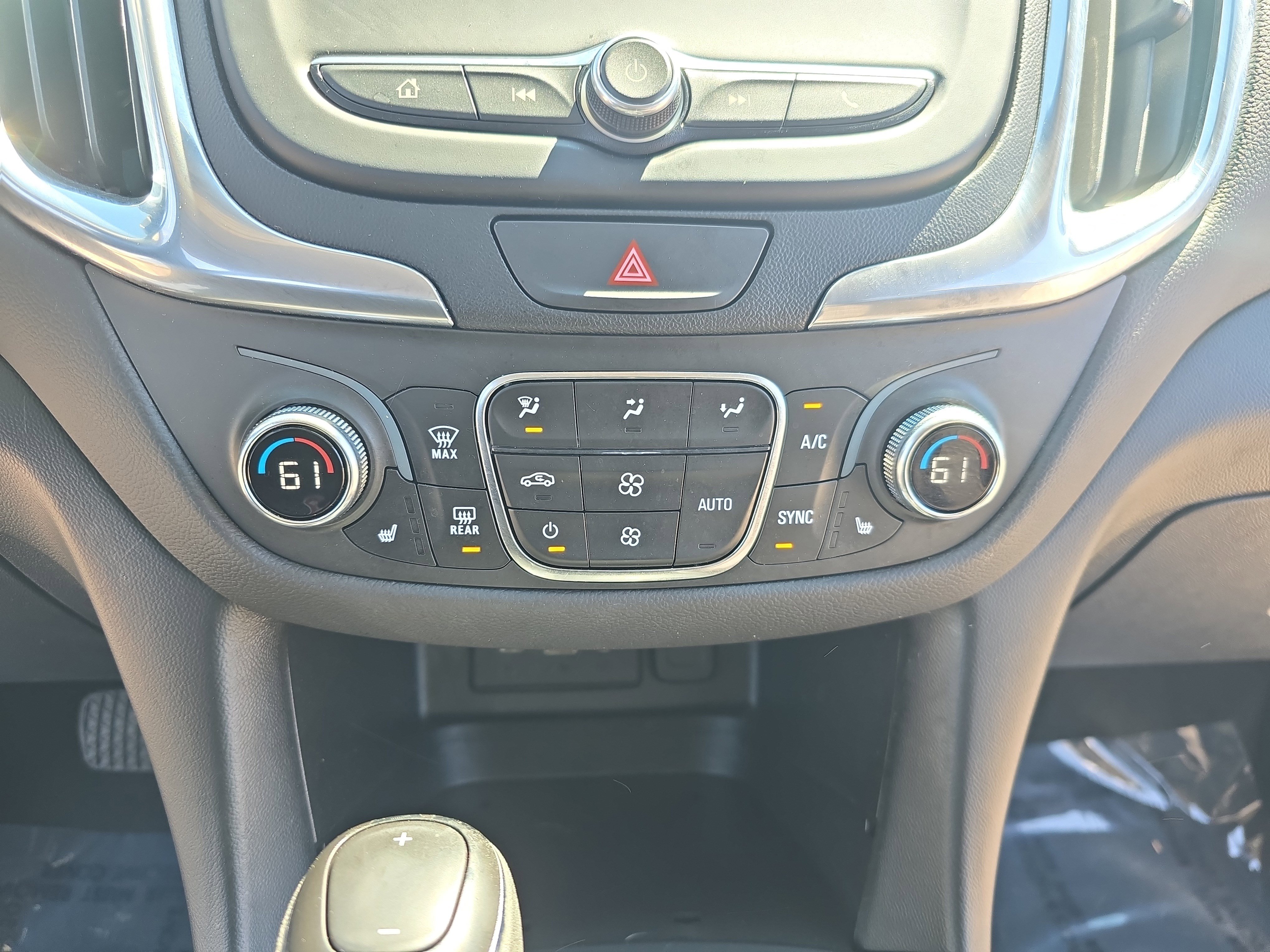 Used 2021 Chevrolet Equinox LT FWD image 19