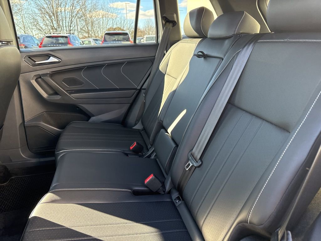 Certified 2024 Volkswagen Tiguan SE R-Line image 13