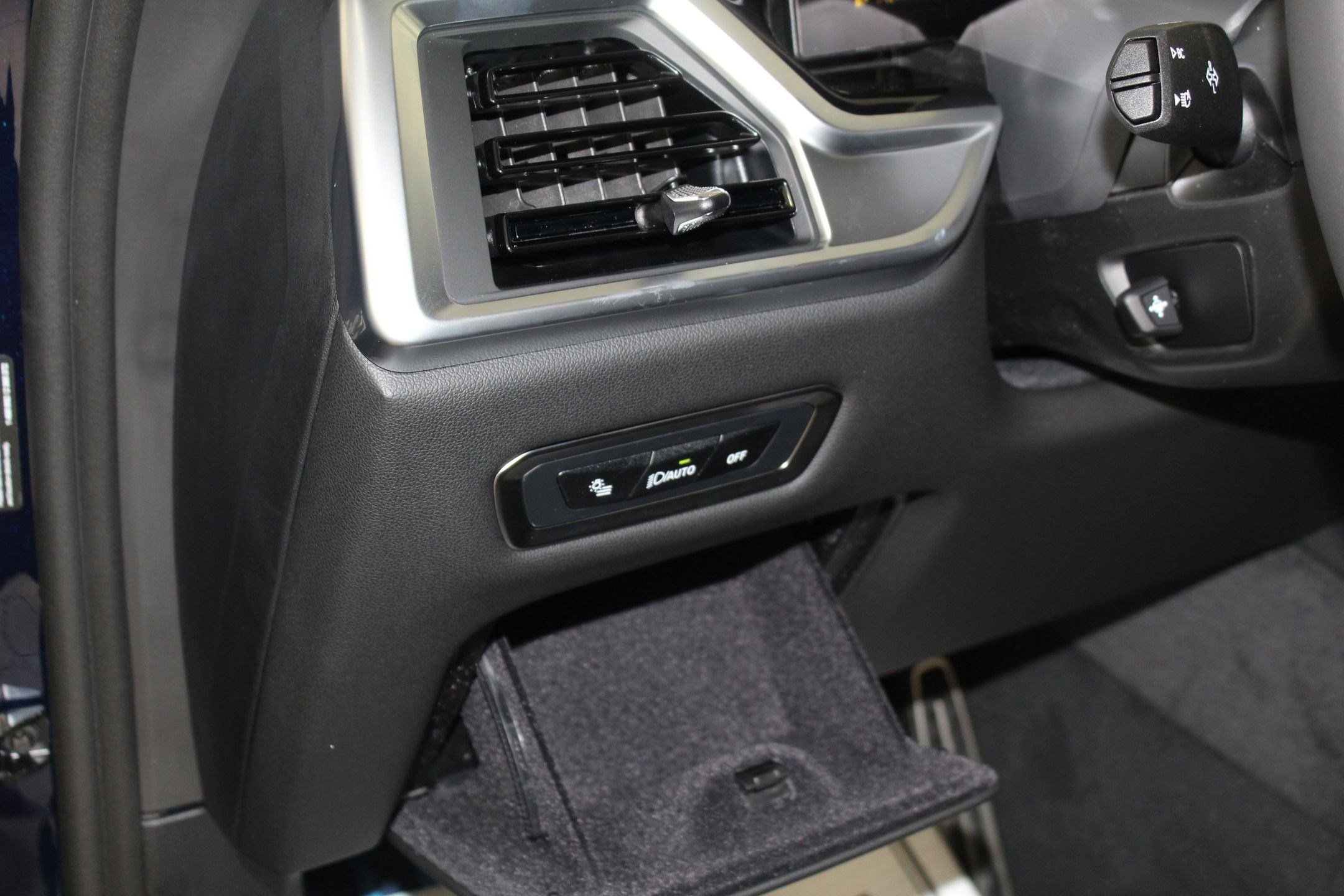 New 2026 BMW X7 M60i image 31