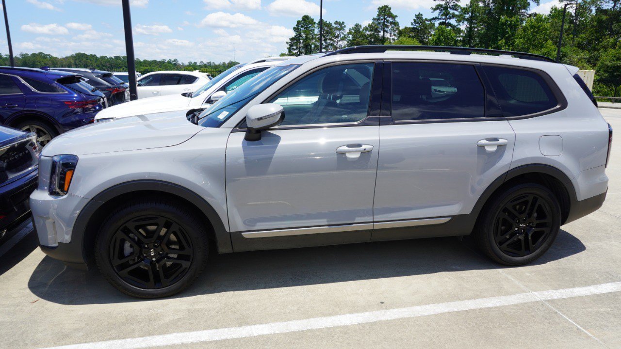 Used 2023 Kia Telluride EX X-Line AWD/4WD image 2