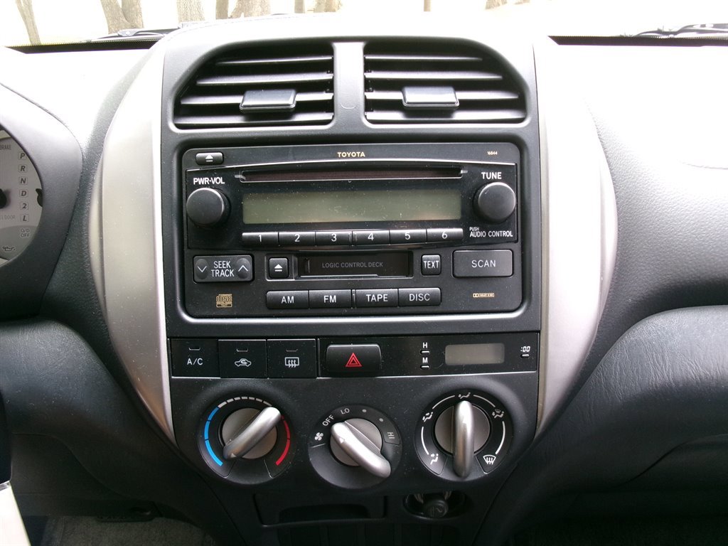 Used 2005 Toyota RAV4 2WD image 38